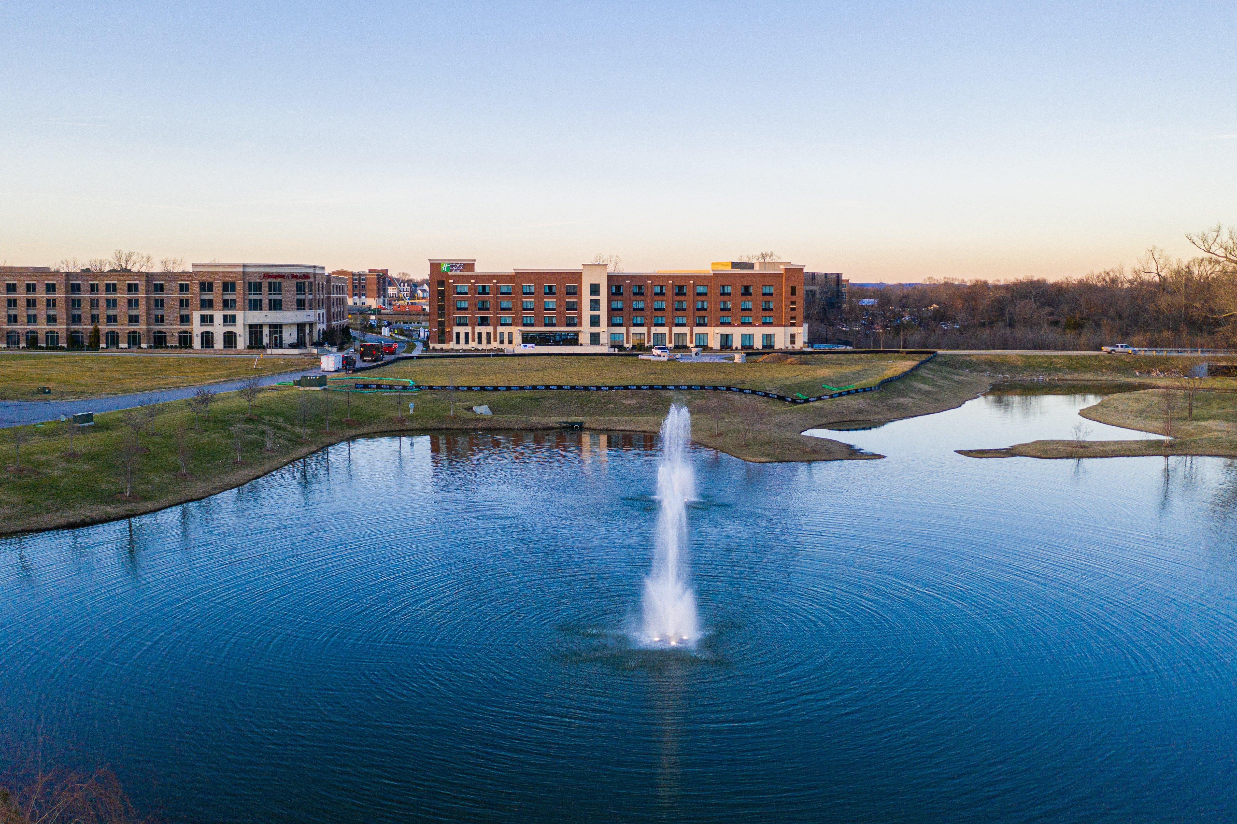 Holiday Inn Express & Suites Franklin - Berry Farms By Ihg Exterior foto